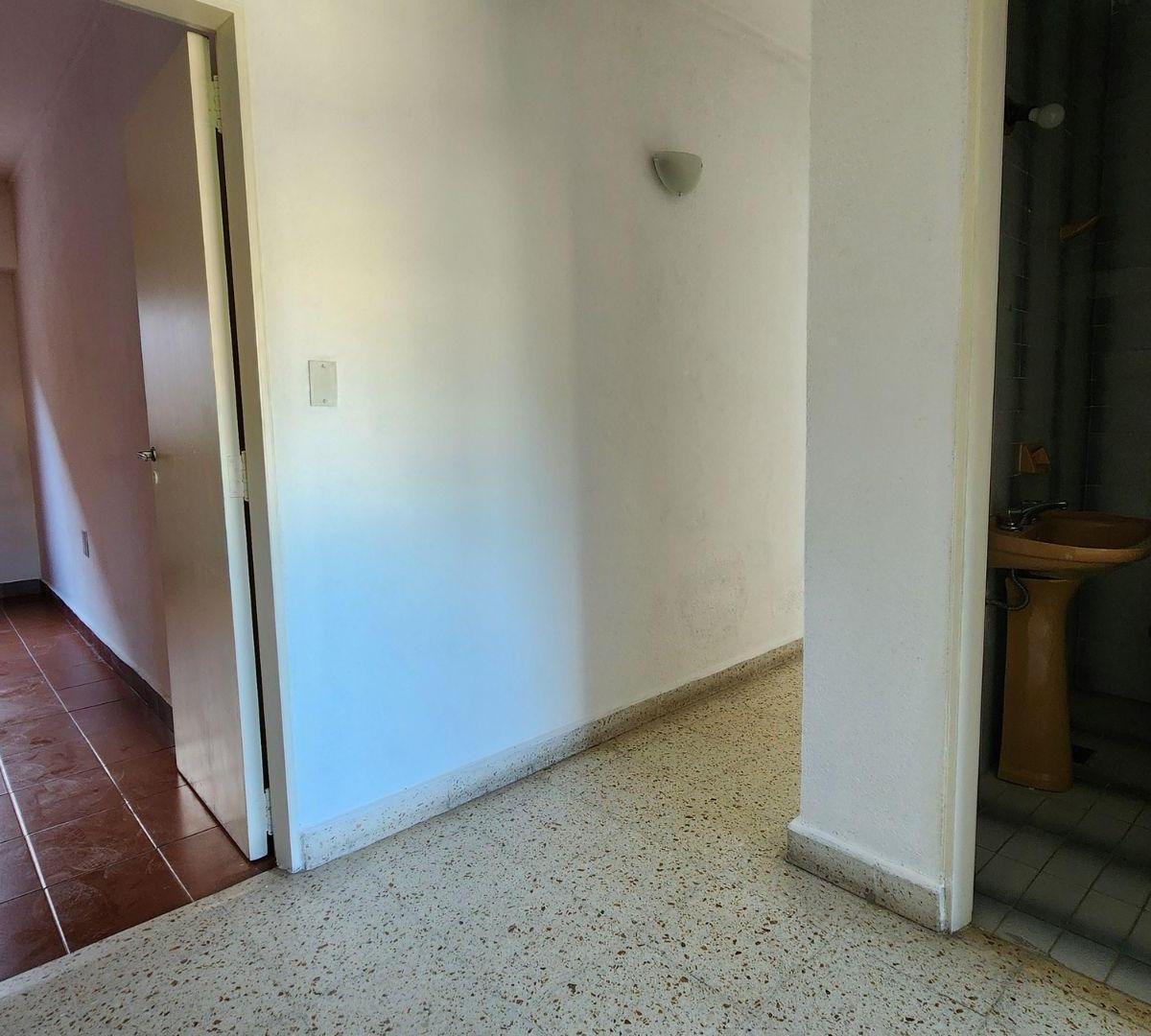 Departamento 3 Dorm. + Cochera en Candiotti Santa Fe 4