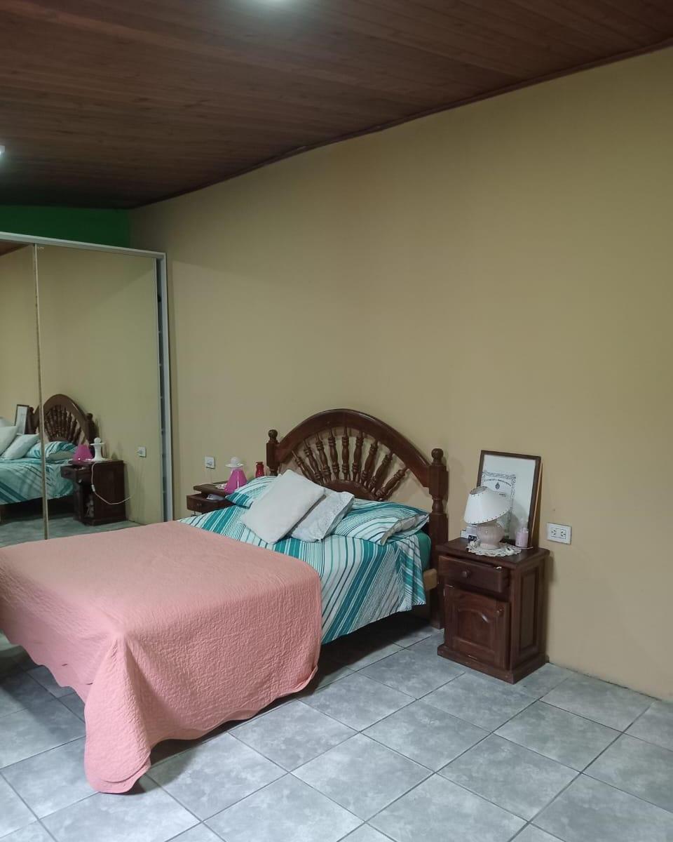 Casa con 3 Dorm. y Piscina en Sauce Viejo 3