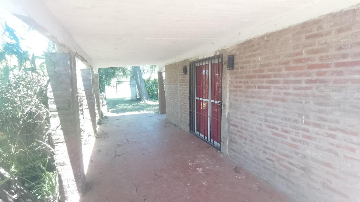 Casa Quinta con Pileta en Barrio Los Conquistadores 2