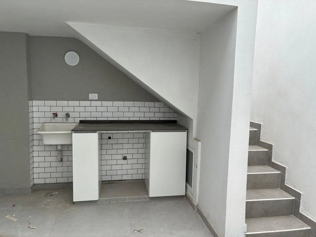 CASA TOTALMENTE RESTAURADA Y MODERNIZADA A ESTRENAR EN FOMENTO 9 DE JULIO 3