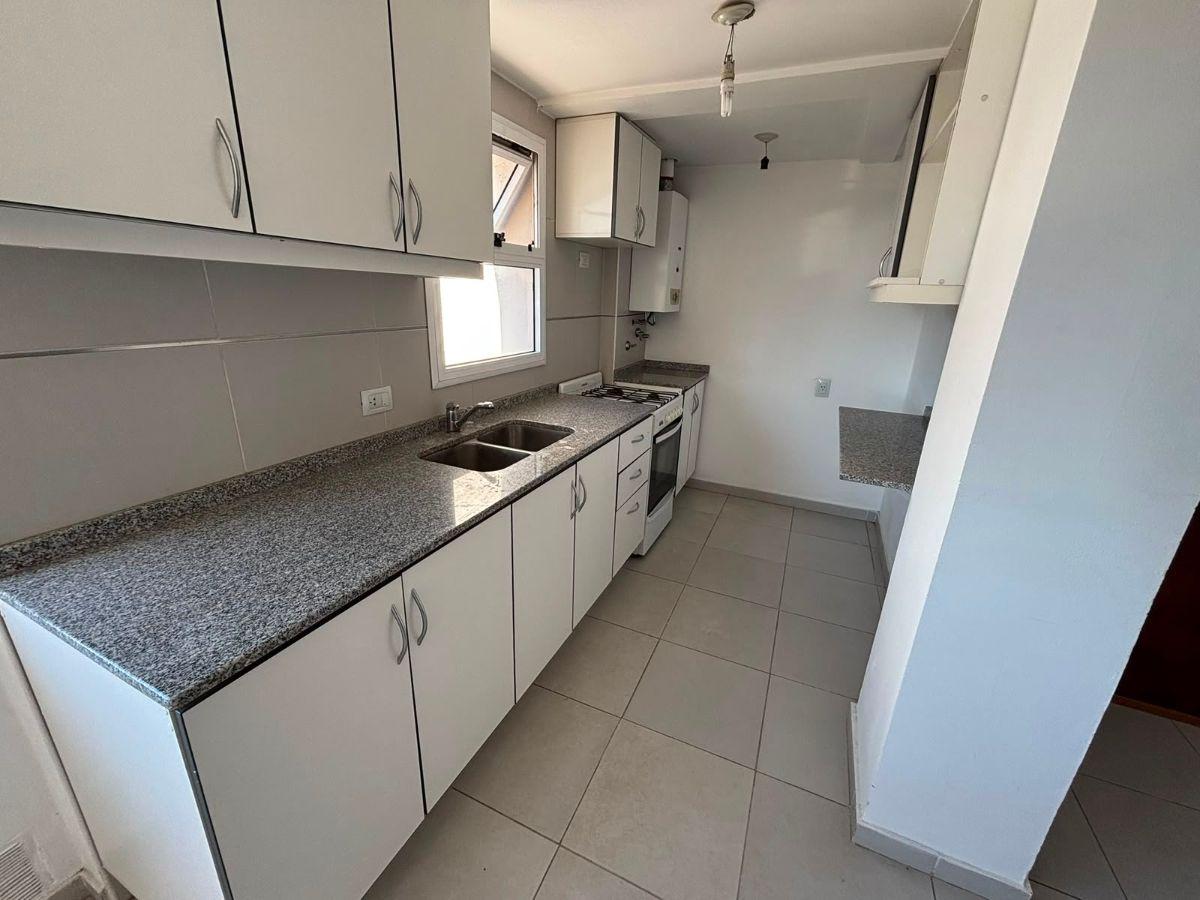 Foto de DEPARTAMENTO DE 1 DORMITORIO CON COCHERA EN CANDIOTI SUR, imagen 2