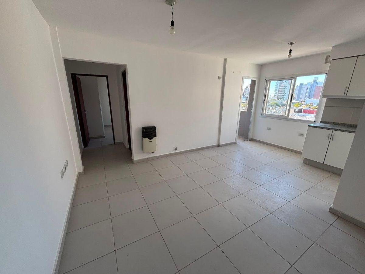 Foto de DEPARTAMENTO DE 1 DORMITORIO CON COCHERA EN CANDIOTI SUR, imagen 3