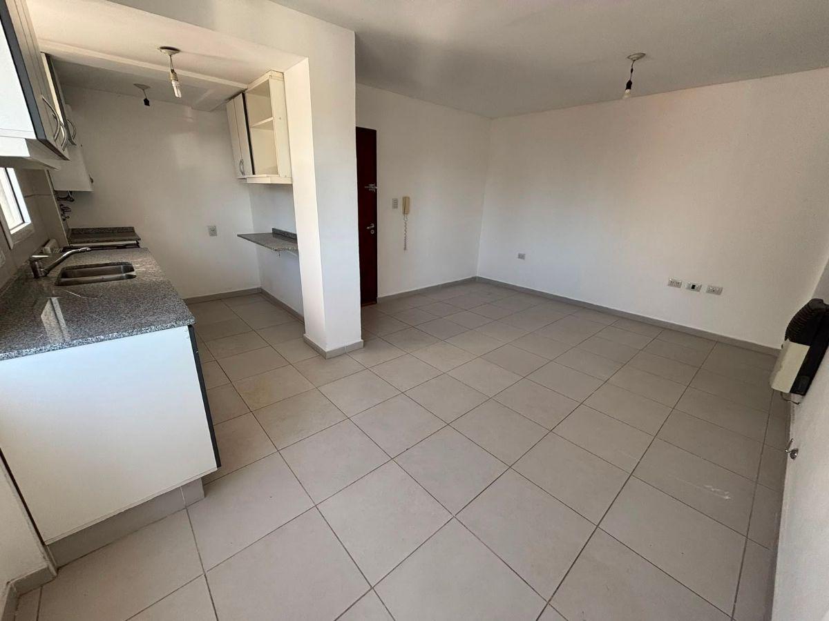 Foto de DEPARTAMENTO DE 1 DORMITORIO CON COCHERA EN CANDIOTI SUR, imagen 1