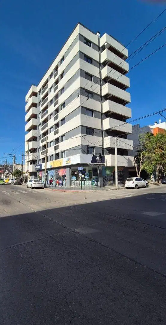 ALQUILO LOCAL COMERCIAL - 220 m2 - Av Colon 2881 2