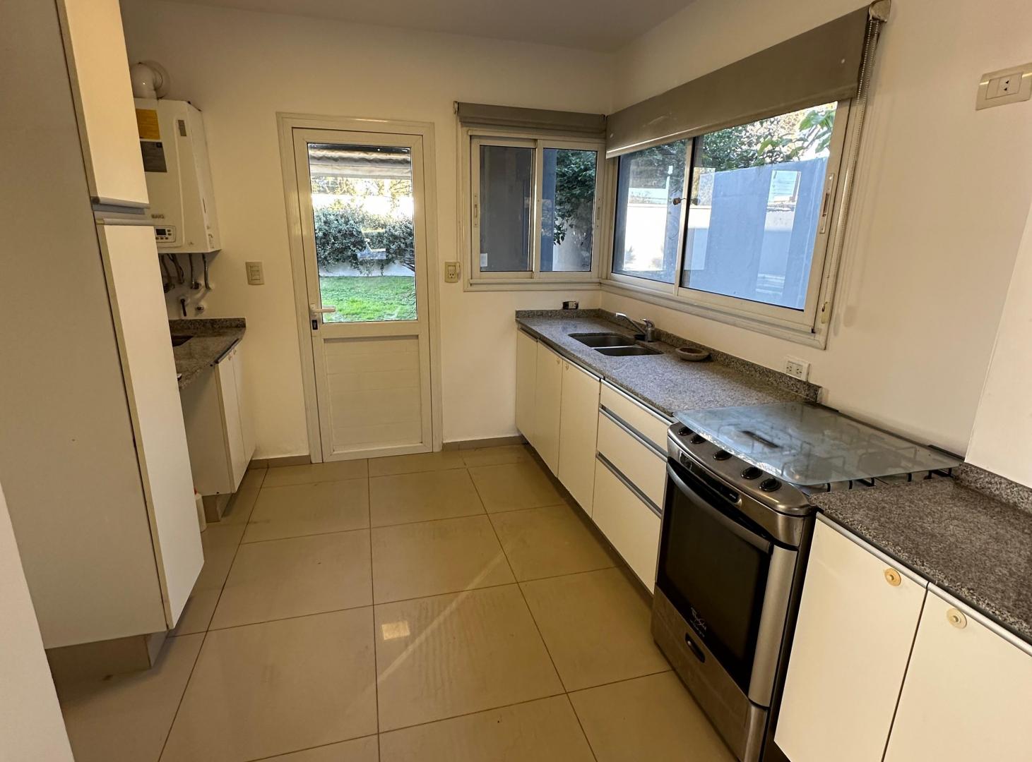 Foto de Casa en Alquiler Claros del Bosque - Etapa 1 - Frente a espacio verde, imagen 1