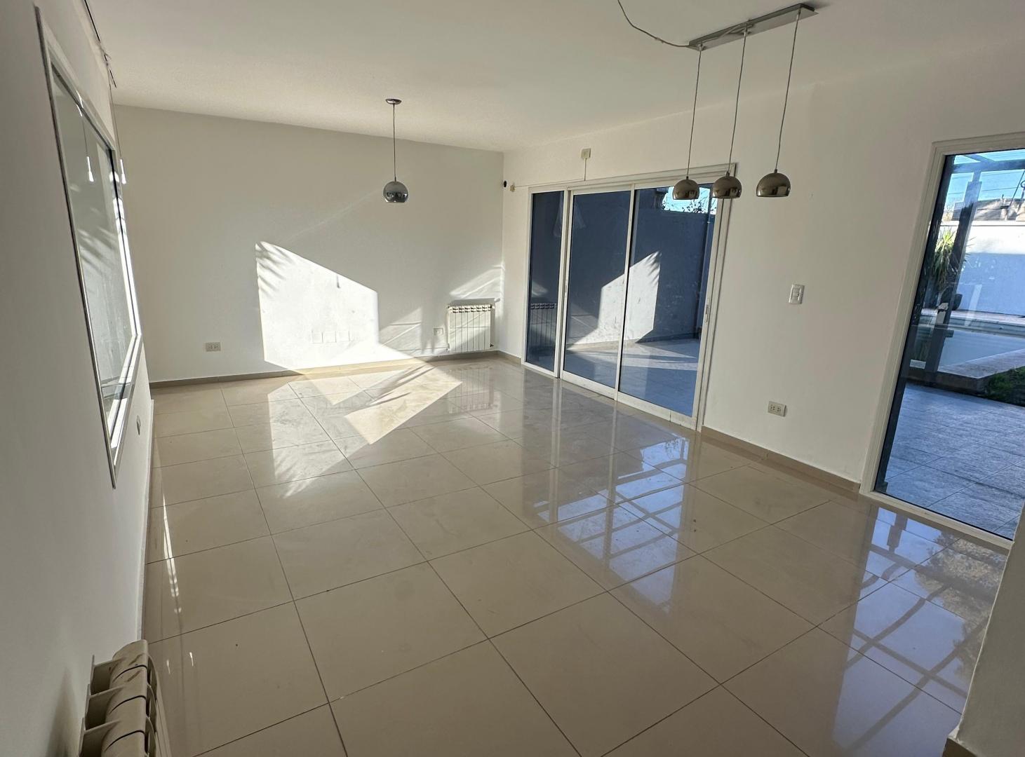 Foto de Casa en Alquiler Claros del Bosque - Etapa 1 - Frente a espacio verde, imagen 2