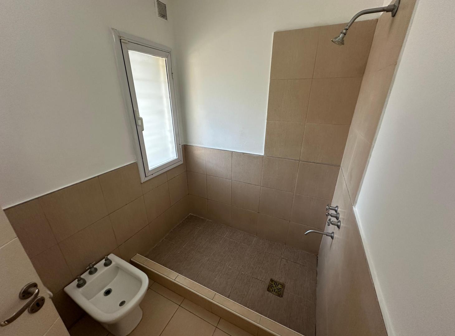 Foto de Casa en Alquiler Barrio Nuevo Jardin - Con Cochera, imagen 5