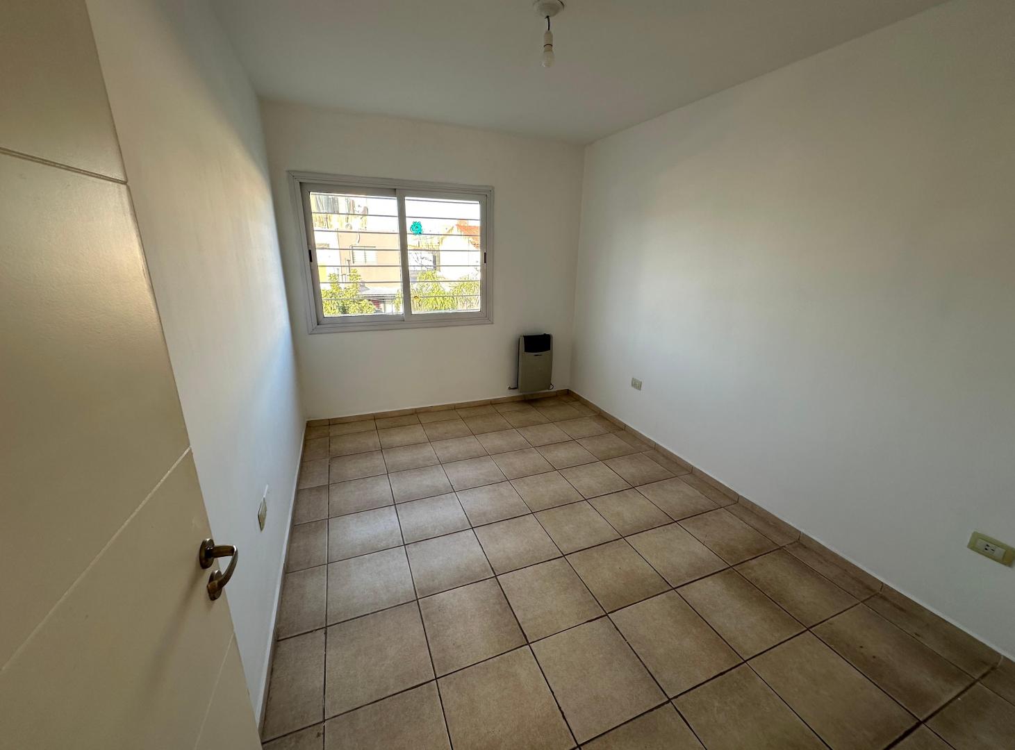 Foto de Casa en Alquiler Barrio Nuevo Jardin - Con Cochera, imagen 4