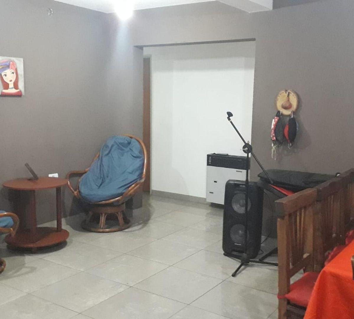 Venta Casa 2 Dorm C/ Pileta + 2 Dpto 1 Dorm c/u + Galpón 1