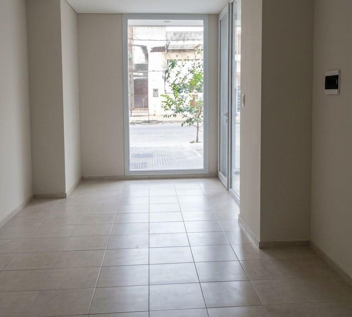Foto de ALQUILER LOCAL COMERCIAL A MTROS DE DUARTE QUIROS - ALBERDI, imagen 4