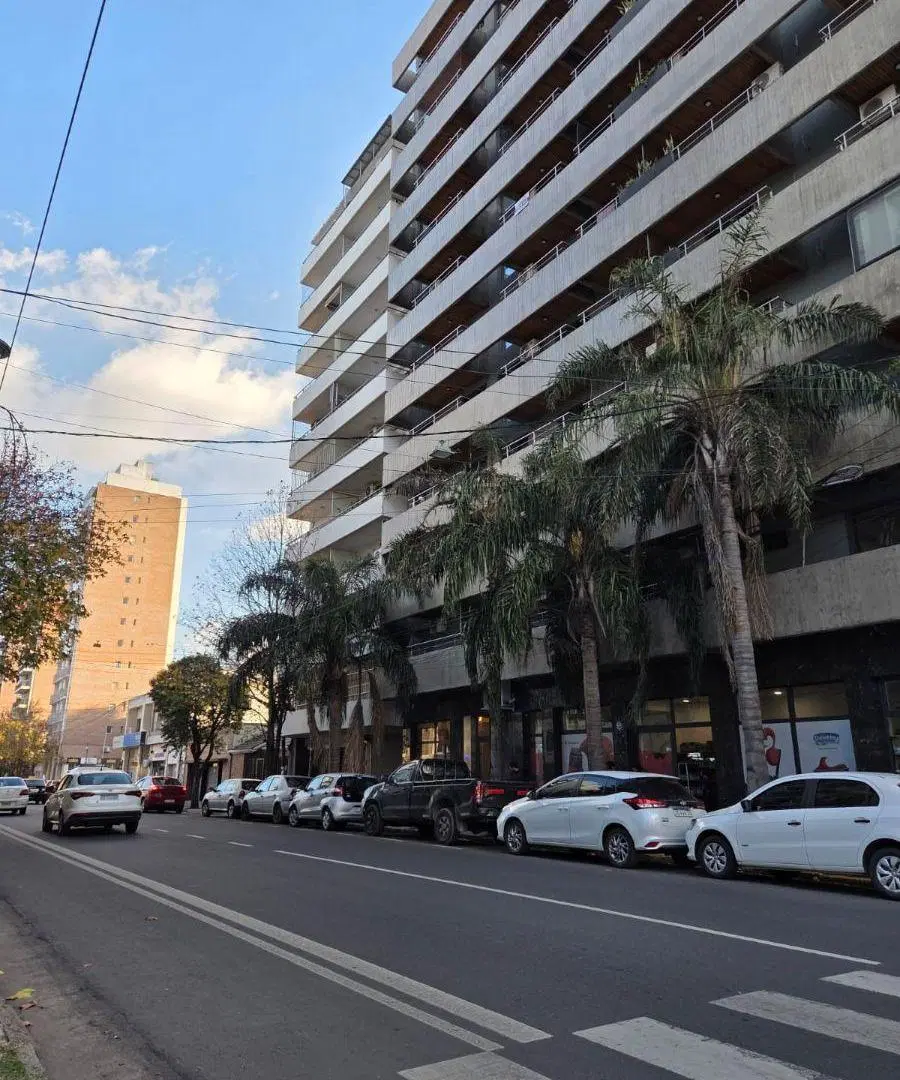 Vendo Imponente Dto. de 3 Dormitorios en piso exclusivo. Cafferata 922 Piso 1 1
