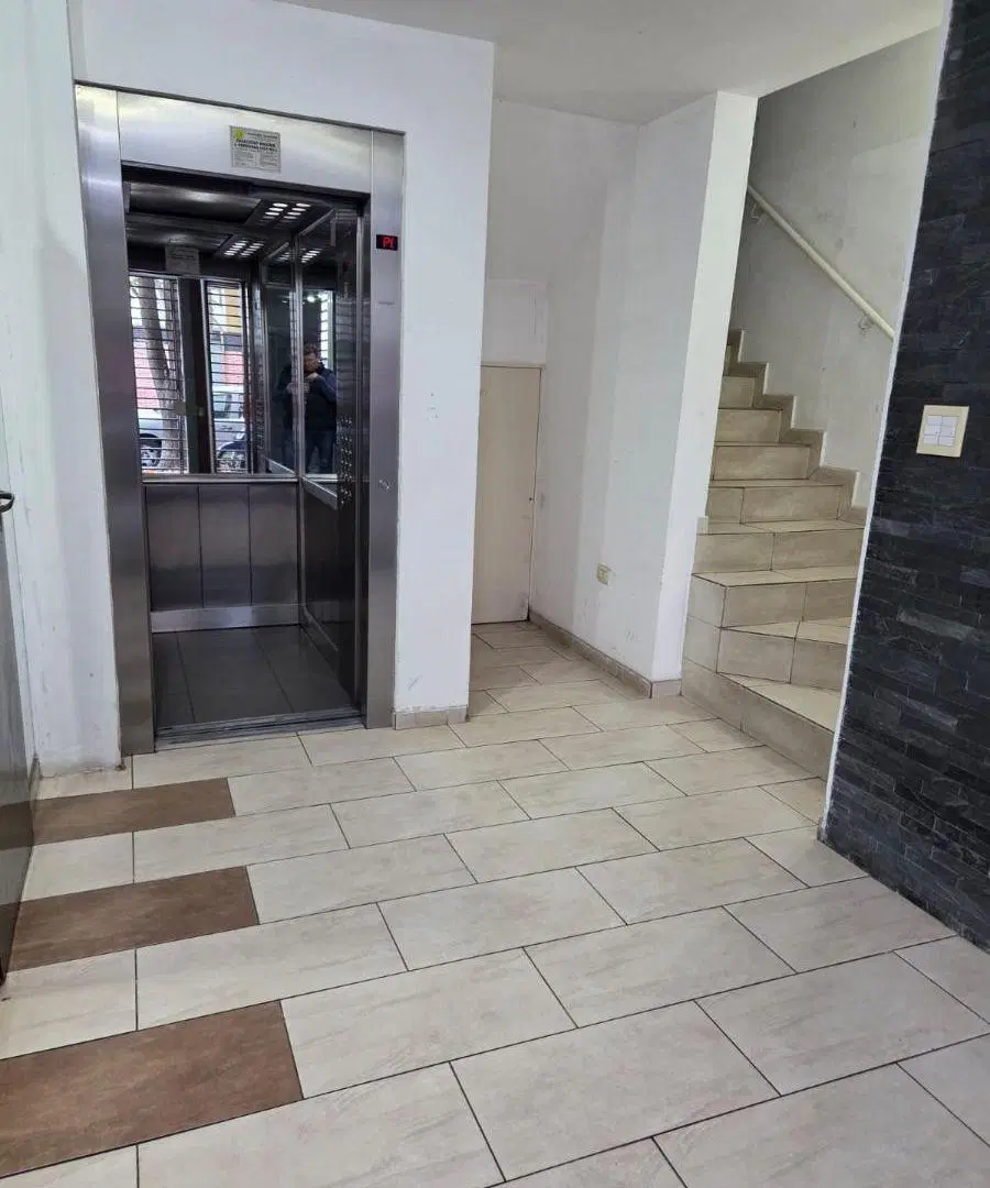 Vendo Imponente Dto. de 3 Dormitorios en piso exclusivo. Cafferata 922 Piso 1 3