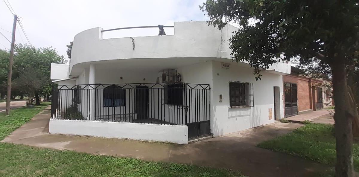 Casa de 3 Dorm. en Barrio Echeverria 5