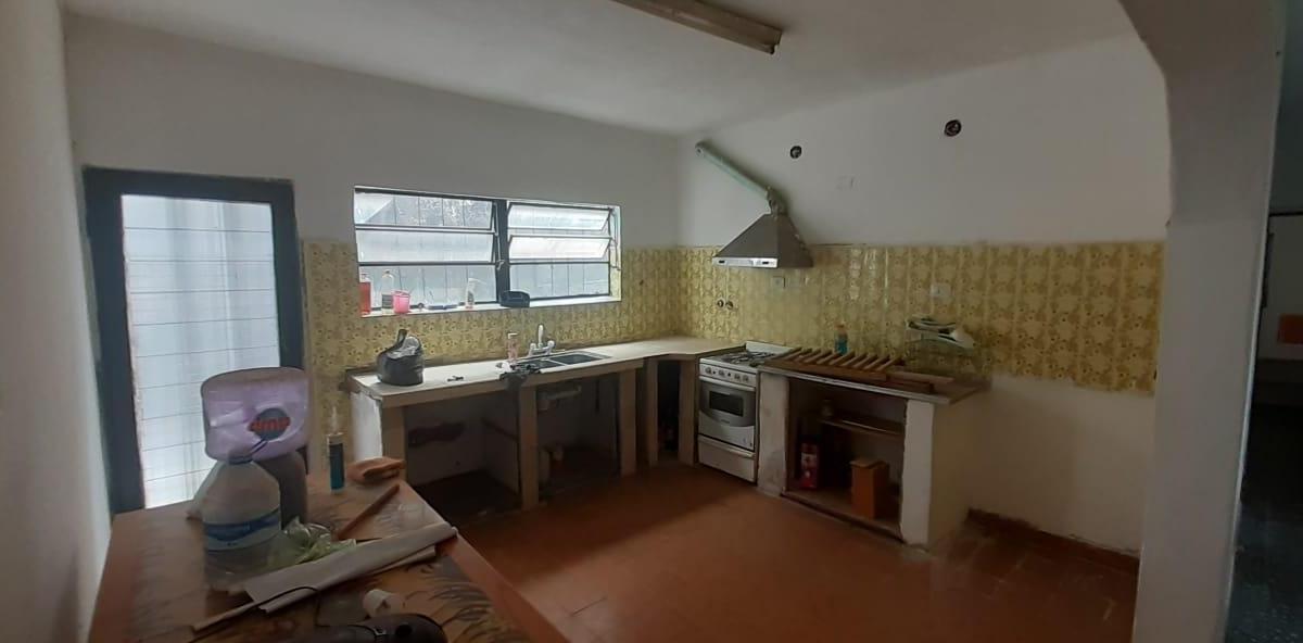 Casa de 3 Dorm. en Barrio Echeverria 2