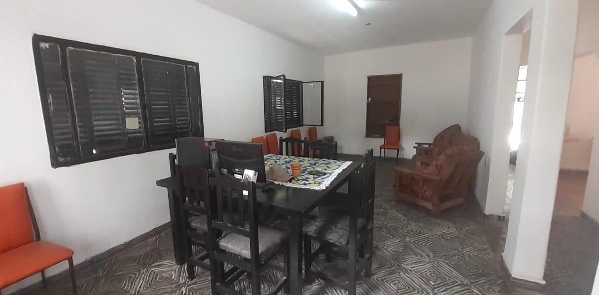 Casa de 3 Dorm. en Barrio Echeverria 4