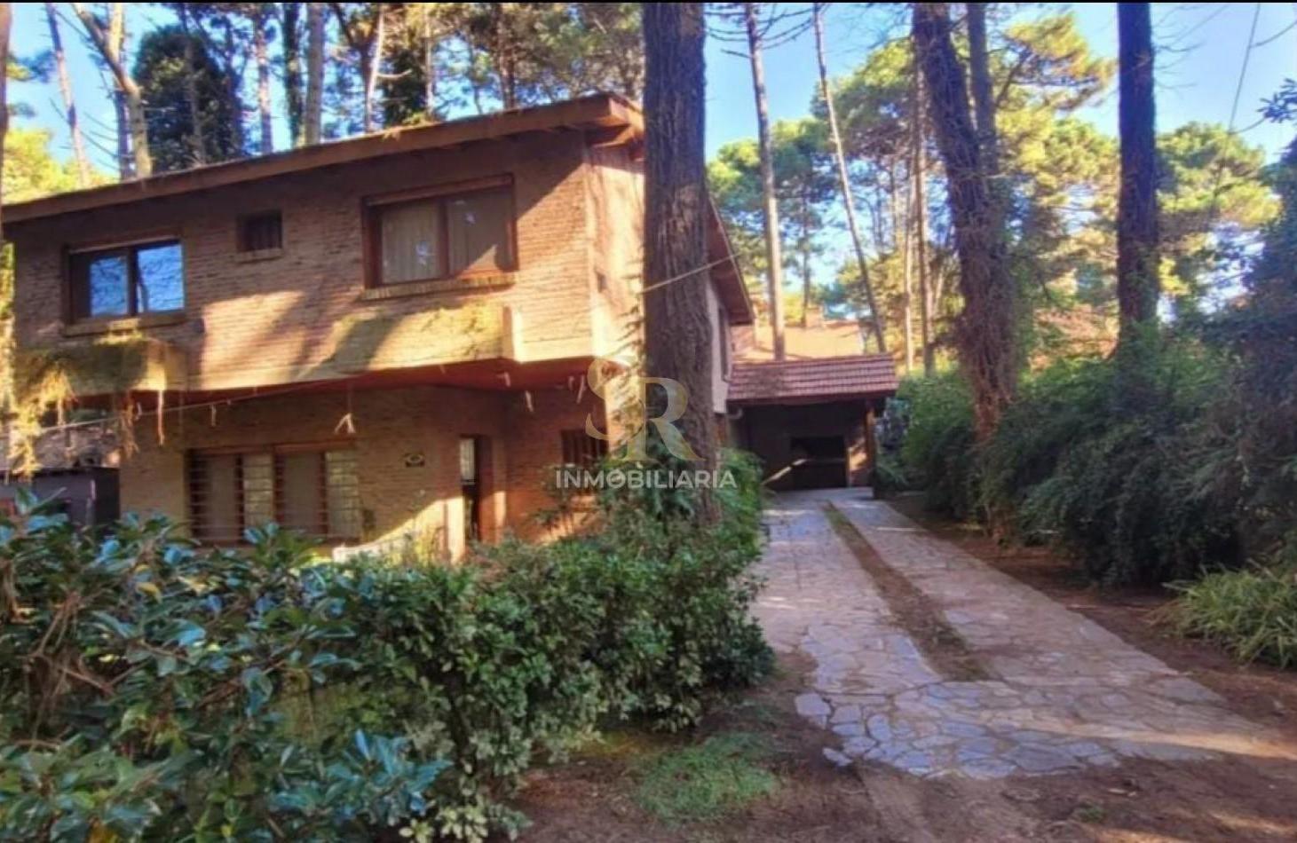 CASA EN VENTA DE 6 AMBIENTES BARRIO LASALLE