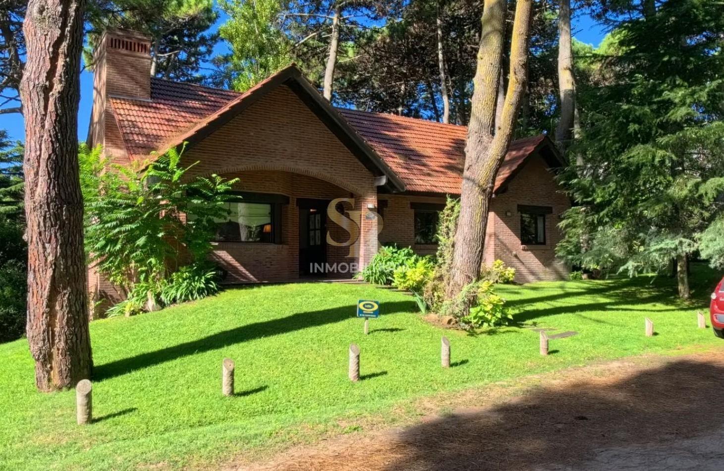 CASA EN VENTA DE 5 AMB BARRIO LASALLE PINAMAR