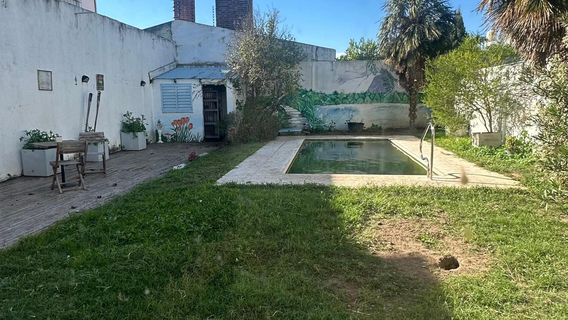 Casa con 300 m² y 4 dormitorios en venta en Universitario