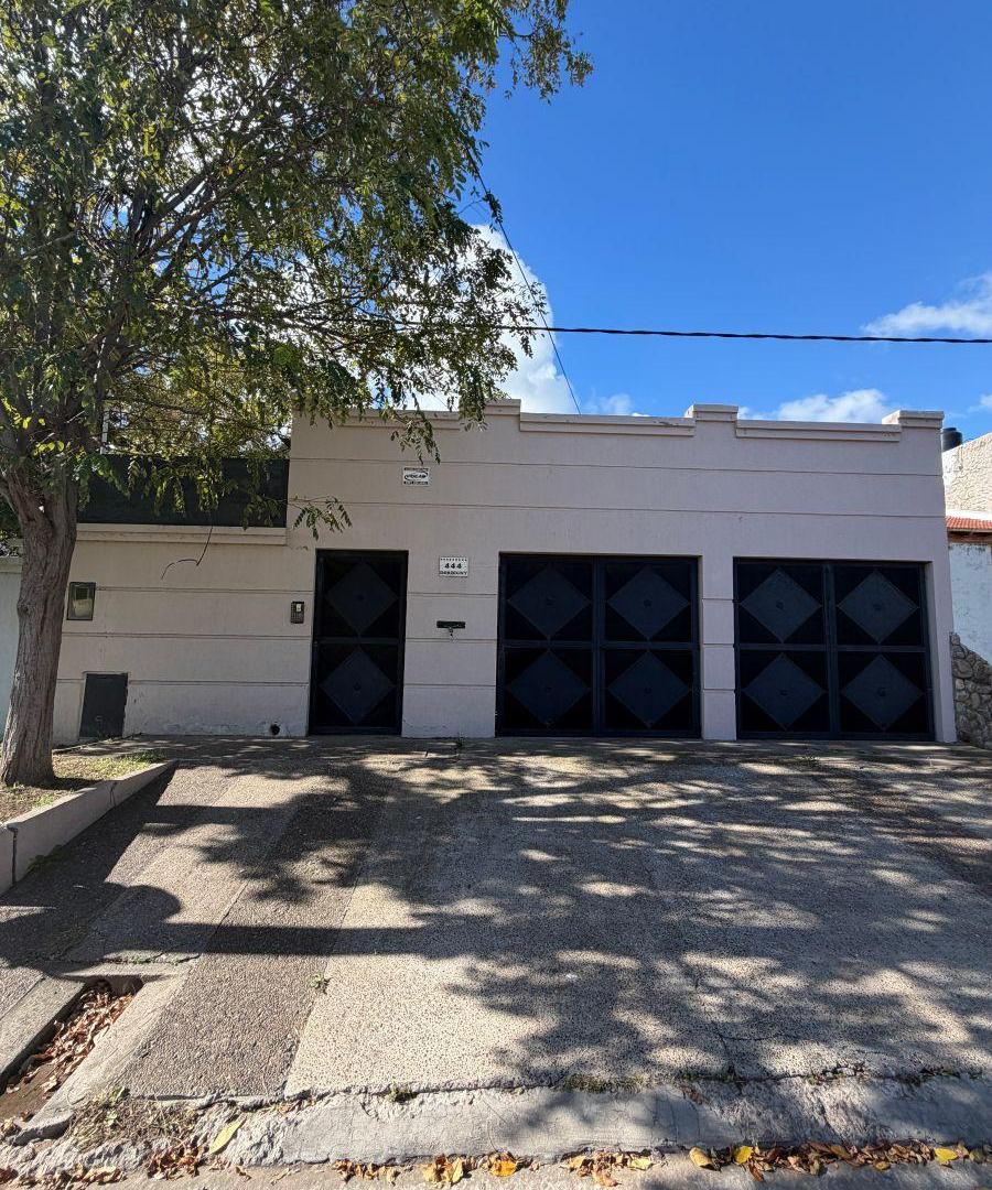 Casa de 585 m² con 3 dormitorios en venta en Bella Vista