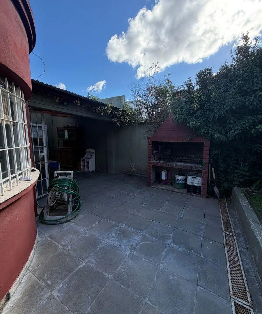 Casa de 585 m² con 3 dormitorios en venta en Bella Vista 5