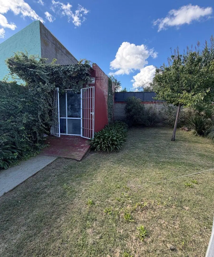 Casa de 585 m² con 3 dormitorios en venta en Bella Vista 2
