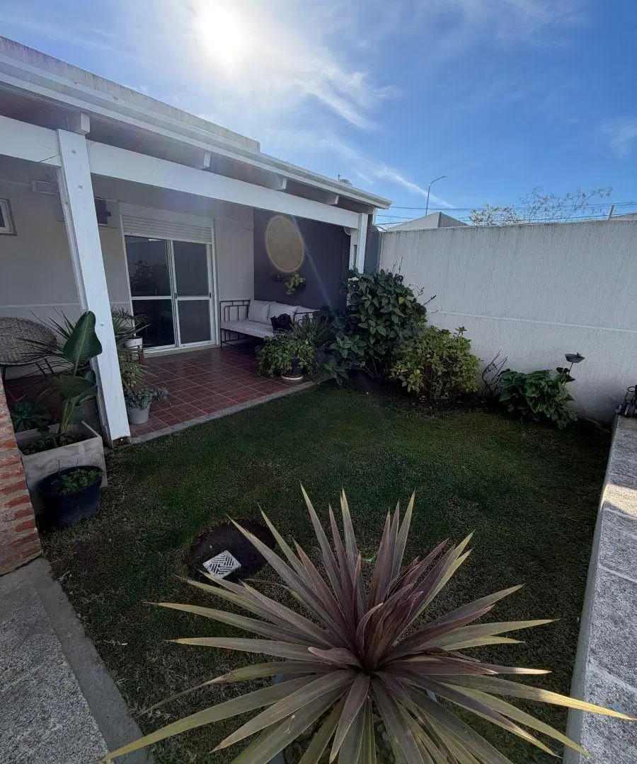 Casa con 3 dormitorios y pileta en venta en Barrio Polo 3