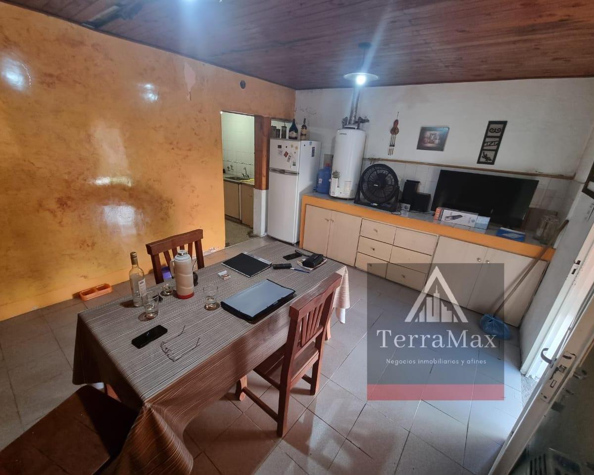 Venta Casa de 2 Plantas B° Jardin del Sud Terr.165 M² (7x23.5) Cub. 90 M² 5