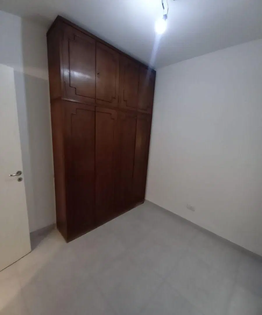 Amplio Departamento 4 Ambientes con Balcón y Cochera – Excelente Zona 4