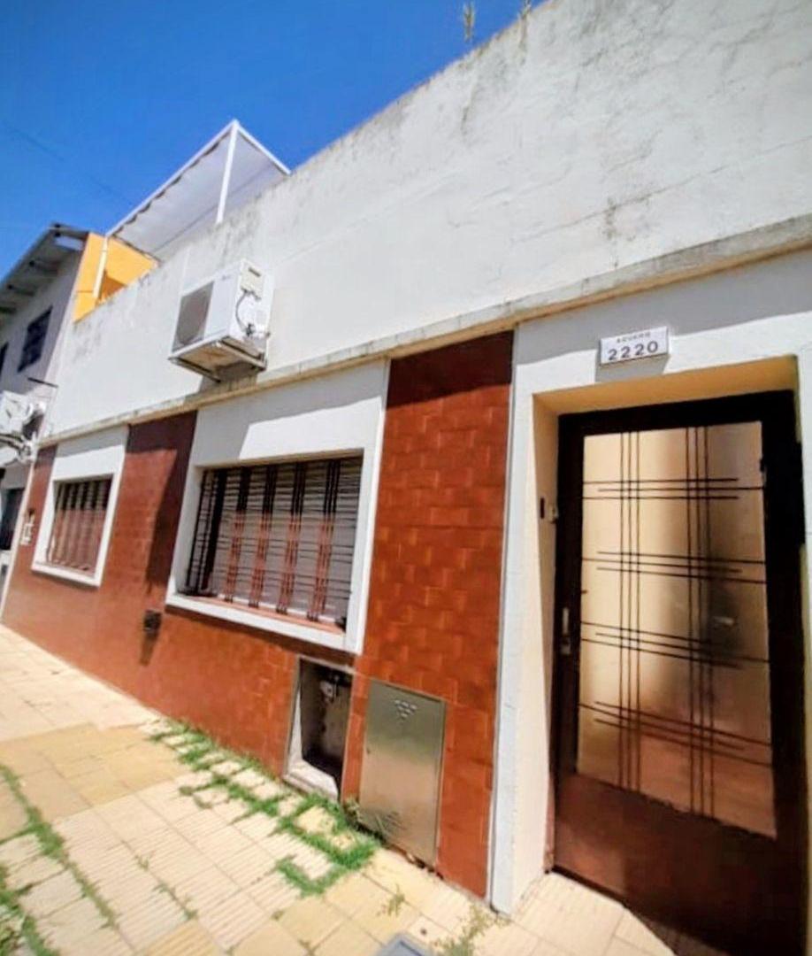 CASA EN PLANTA ALTA DE 3 AMB CON TERRAZA AL FRENTE, ORIENTACION NE. 71M2 CUB. 103 TOTALES.