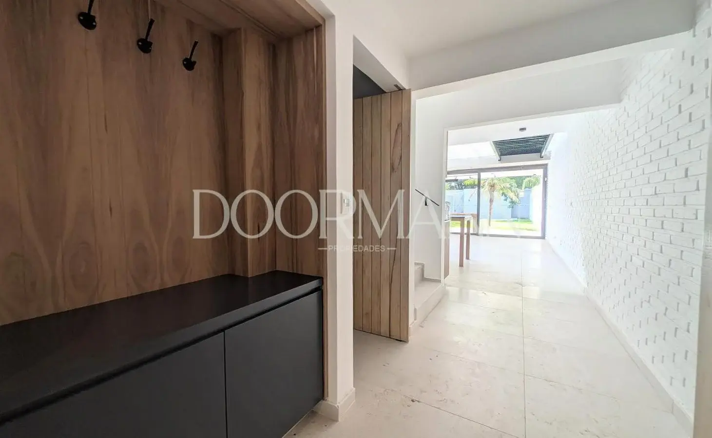 Casa en venta tipo triplex 5 ambientes pileta jardín Beccar 2