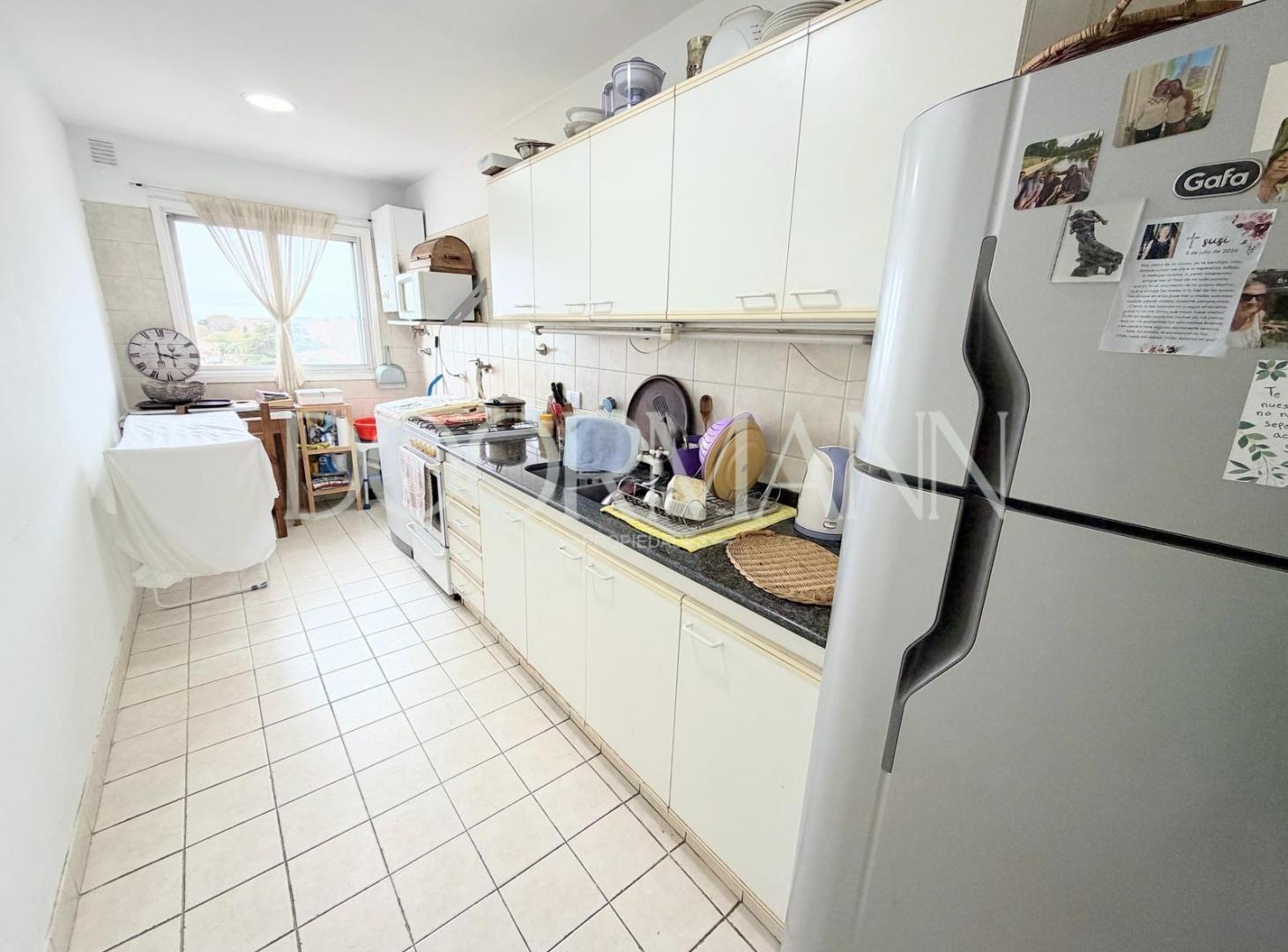 Foto de Departamento en alquiler tres ambientes dos habitaciones dos baños cochera, imagen 3