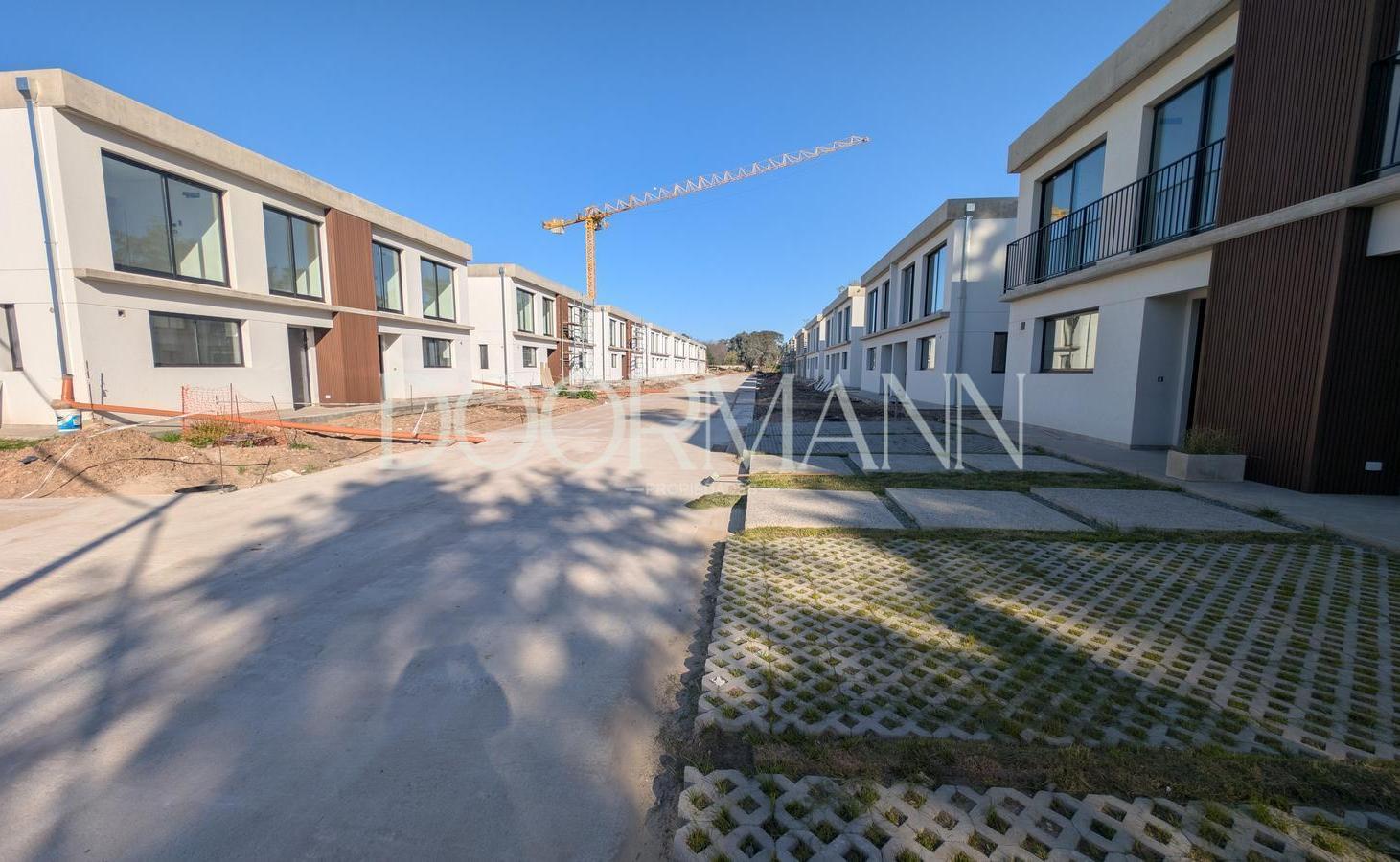 Casa en venta 3 HABITACIONES JARDÍN COMPLEJO CERRADO
