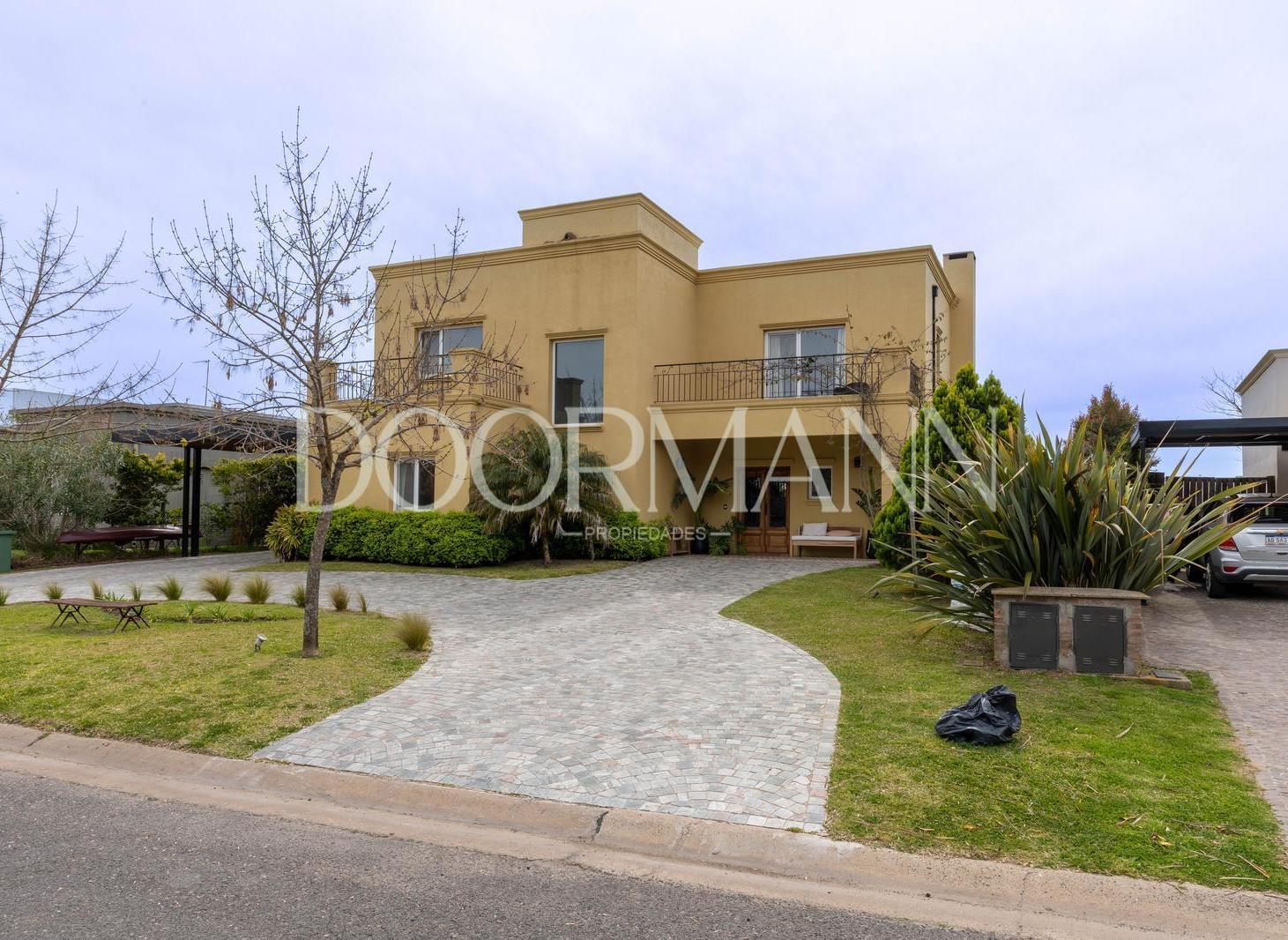 Foto de Casa en venta a la laguna San Benito, imagen 1