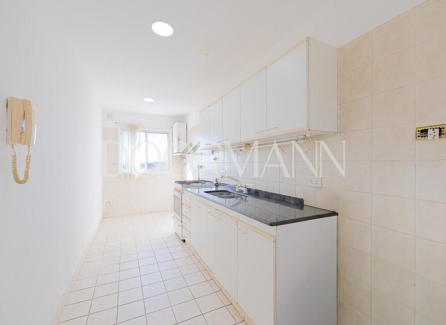 Foto de Departamento en alquiler tres ambientes dos habitaciones cochera, imagen 1