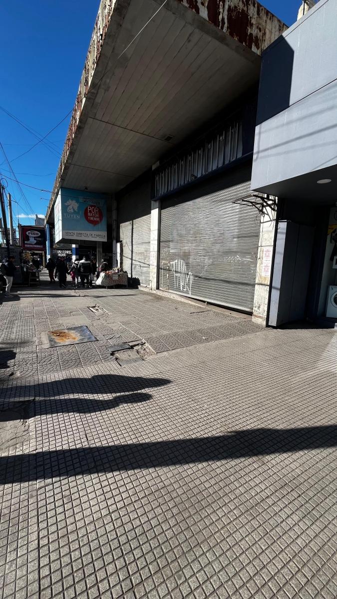 Complejo de Locales en Venta en Ezeiza Frente a La Estación 4