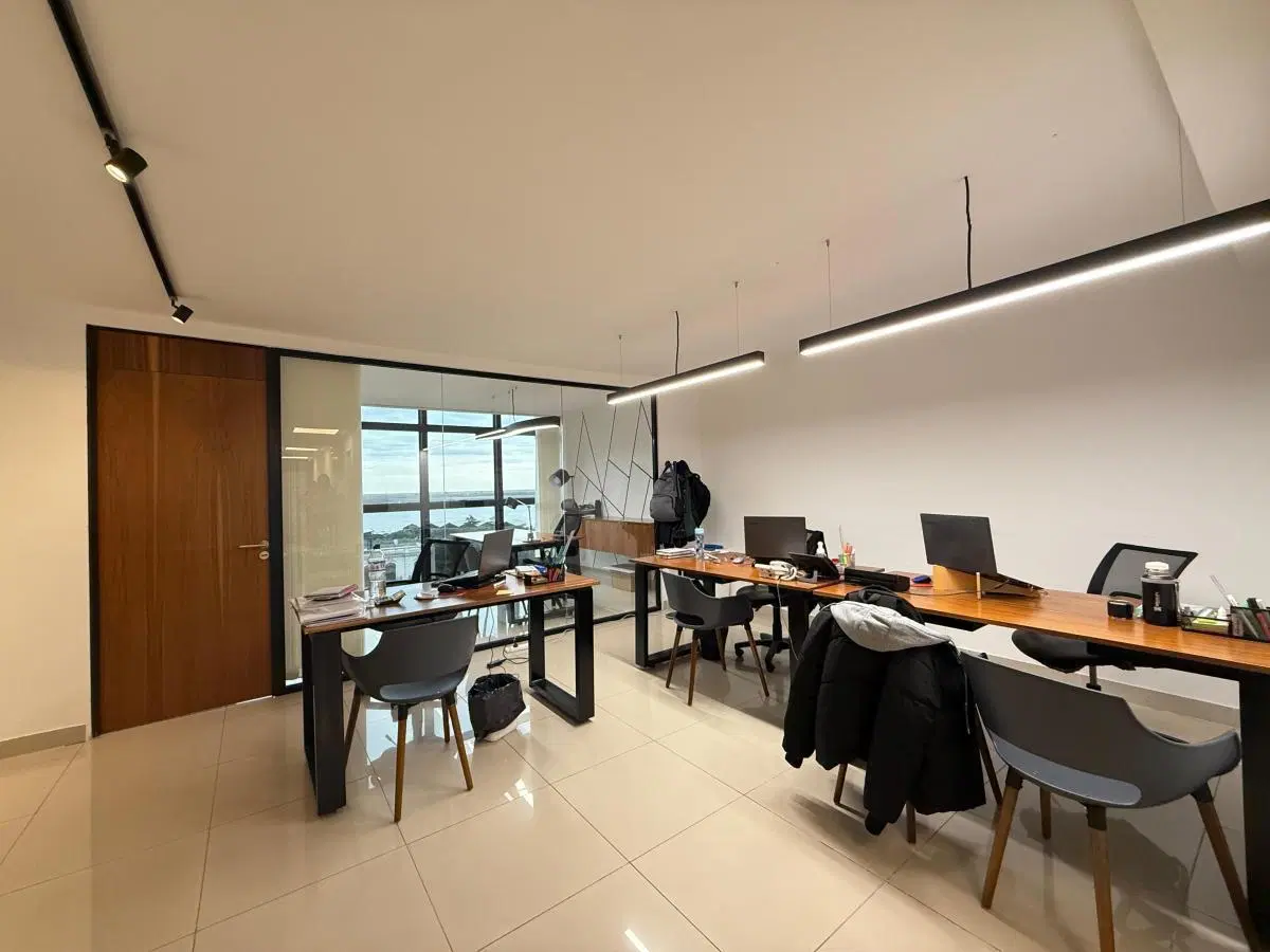 Oficina en Venta. Vista al rio. 4