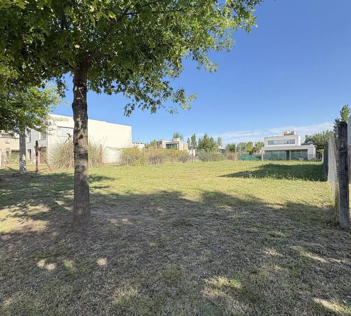 TERRENO EN VENTA.  LAS CASUARINAS. 459m2 4