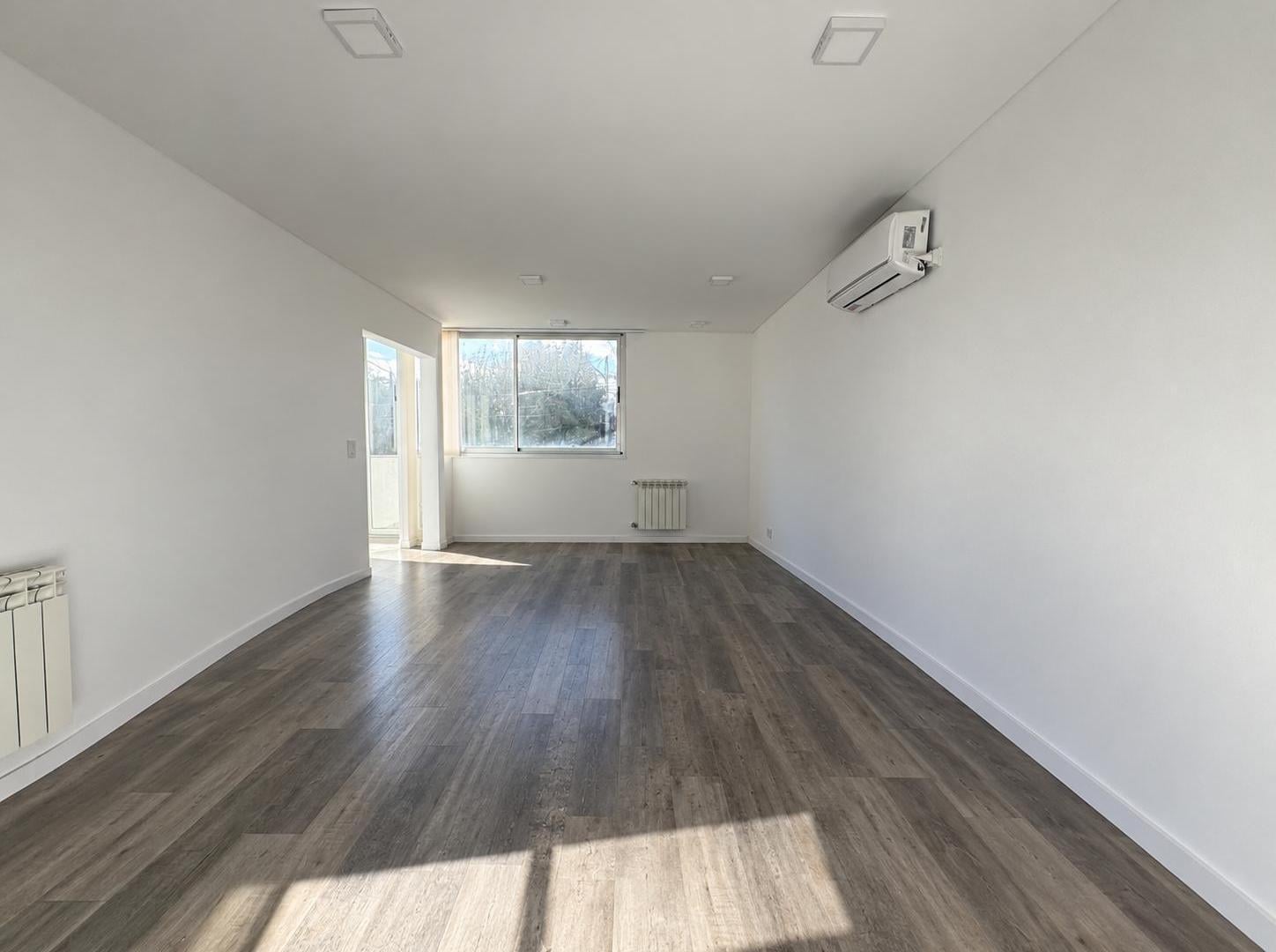 Foto de VENTA | Departamento de 2 dormitorios con amplio balcón – Condominio, imagen 2