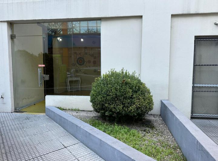 VENTA Depto planta baja 2 ambientes patio, parrillas, piscina y cochera 1