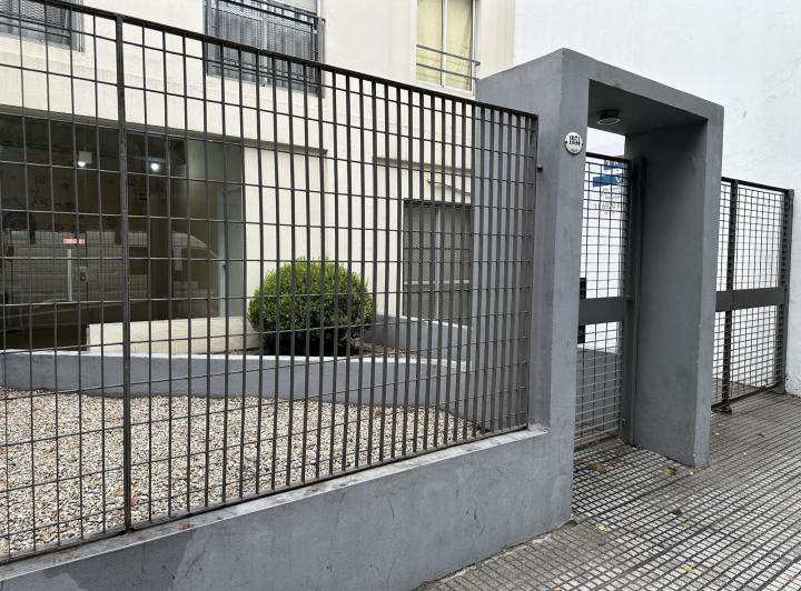 VENTA Depto planta baja 2 ambientes patio, parrillas, piscina y cochera 4