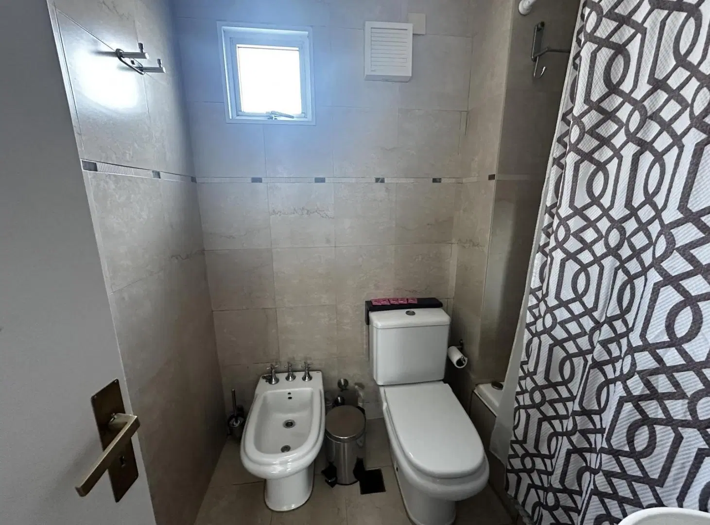 Departamento 2 ambientes amueblado Arenales y Uruguay 5