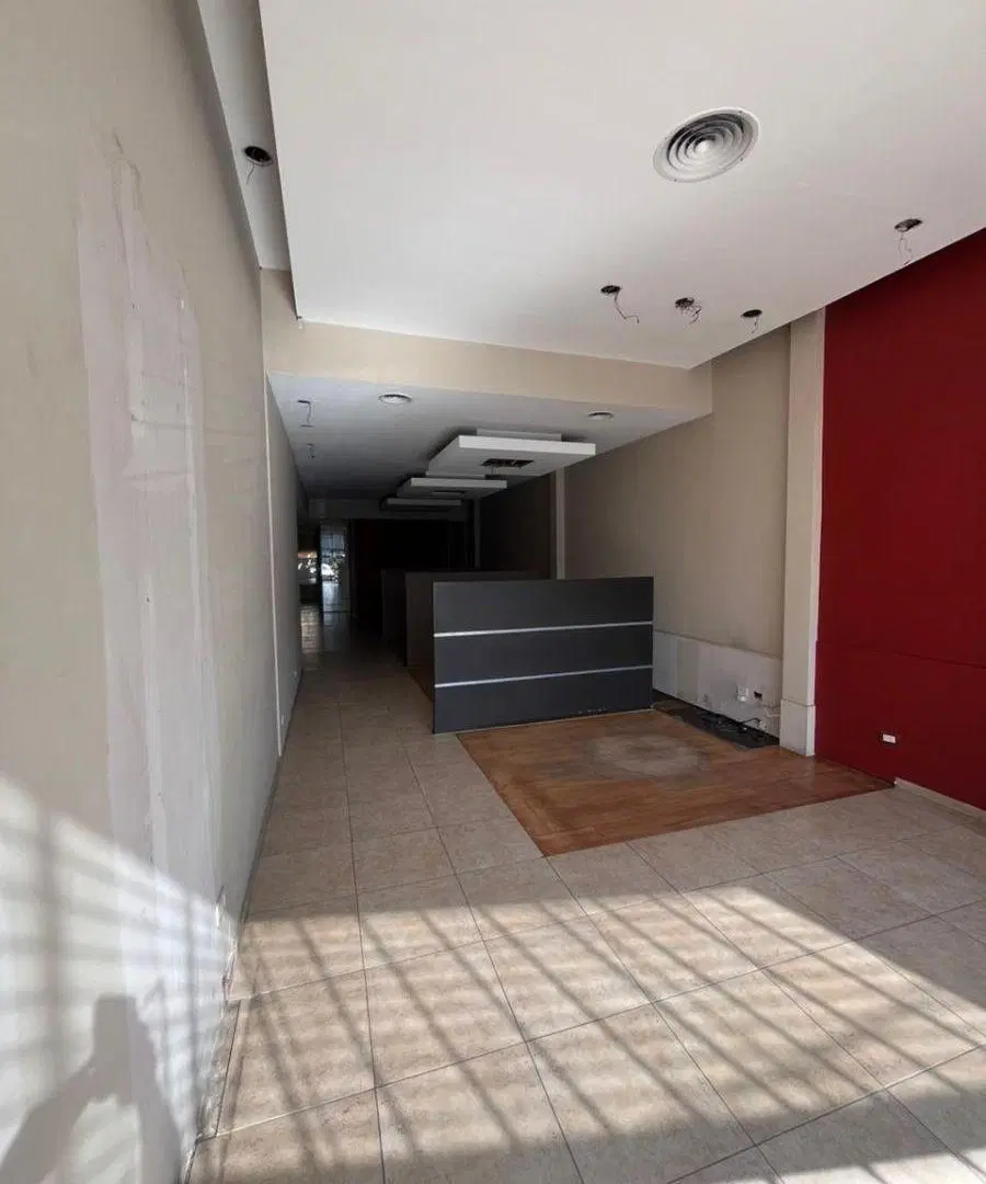 Local comercial de 200 m² en alquiler en Canning. 3