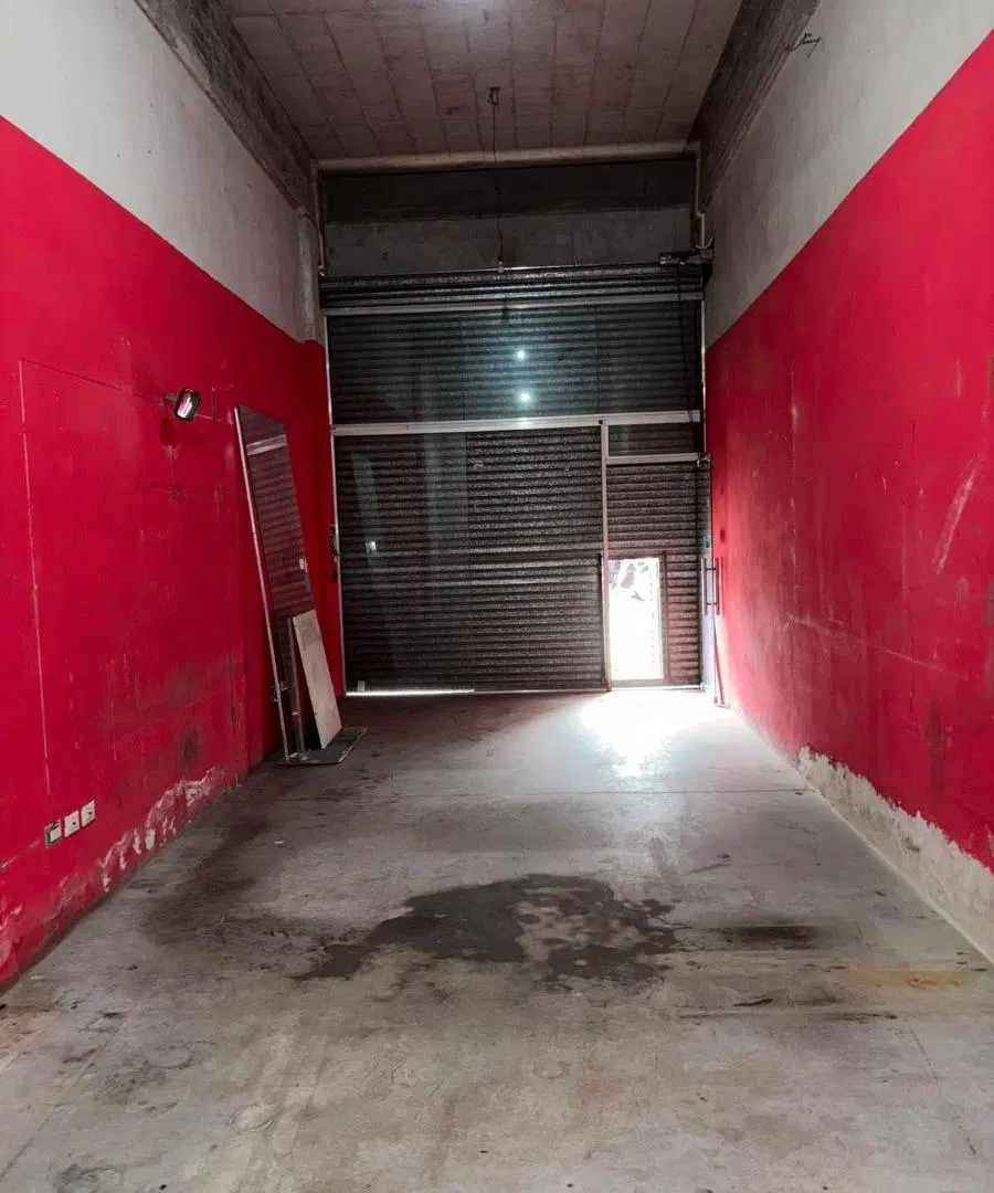 ALQUILER LOCAL COMERCIAL SOBRE AV. FAIR. MONTE GRANDE. 4