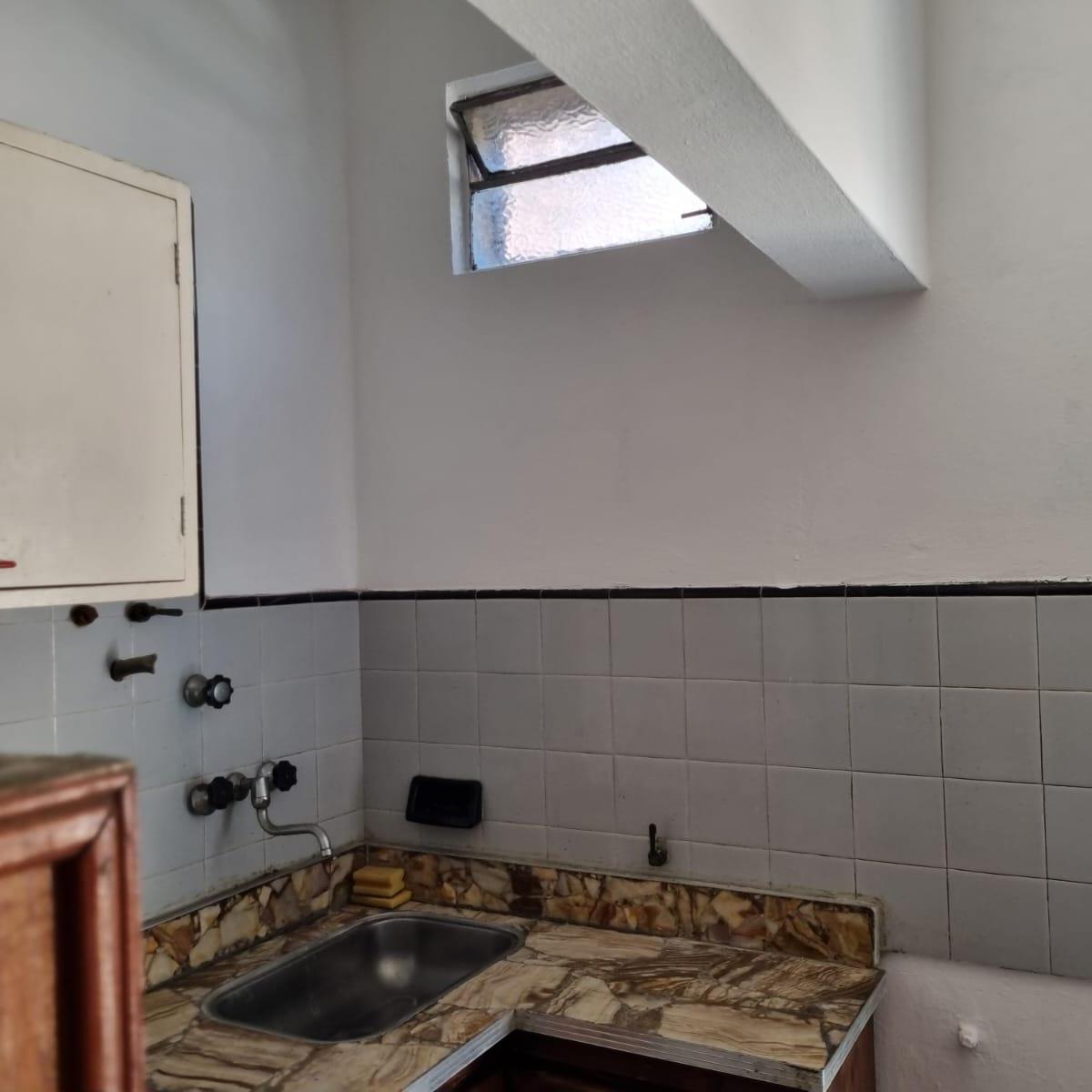 Foto de VENDE PH. 2 AMB. AMPLIOS C/PATIO, APTO BCO. LANUS ESTE., imagen 2