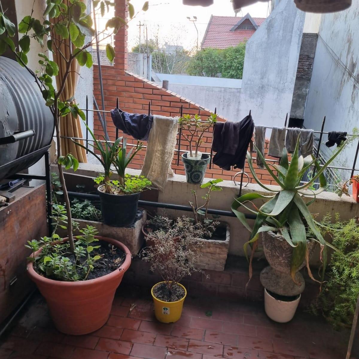 Vende 2 Deptos. en Conjunto de 3 y 4 Amb. S/Av, Lanus Este 2
