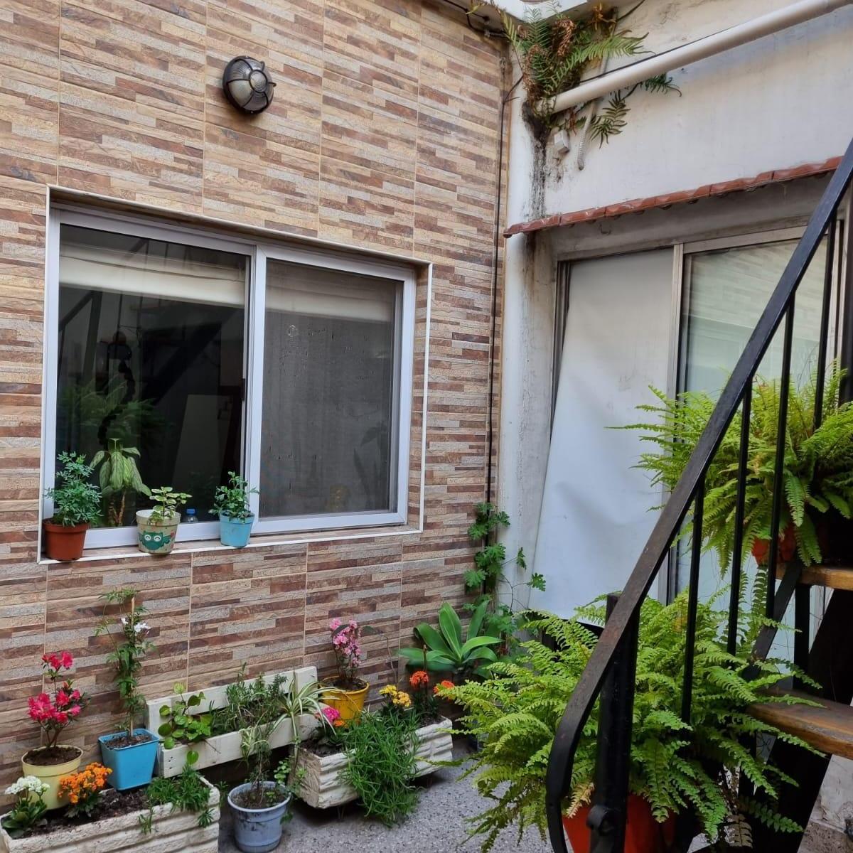 Vende 2 Deptos. en Conjunto de 3 y 4 Amb. S/Av, Lanus Este 5