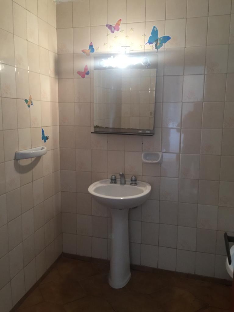 VENDE 2 DEPTOS. PH. EN CONJUNTO LANUS CENTRO.