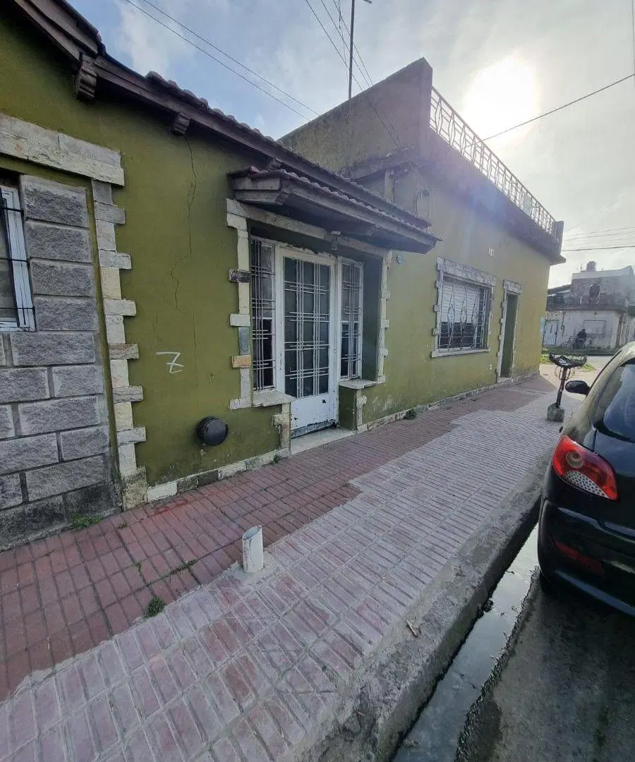 VENDE CASA AMPLIA EN LANUS ESTE 4