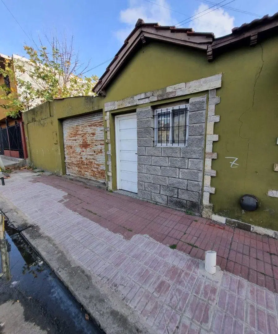 VENDE CASA AMPLIA EN LANUS ESTE 1