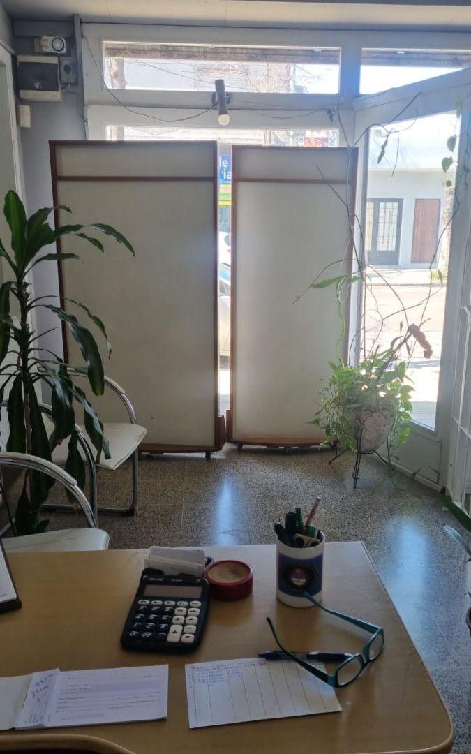 Foto de ALQUILA OFICINA COMERCIAL, PUEDE SER CON MUEBLES, LANUS., imagen 1